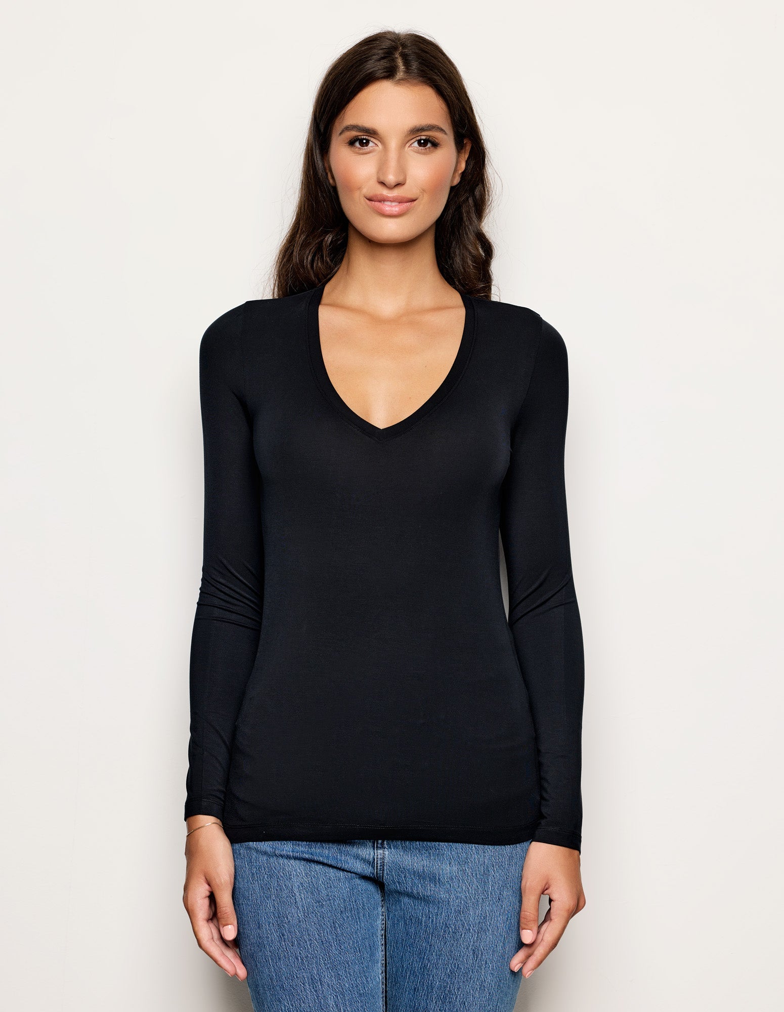 Maglia scollo a V Basic in TENCEL™ Modal con Seta