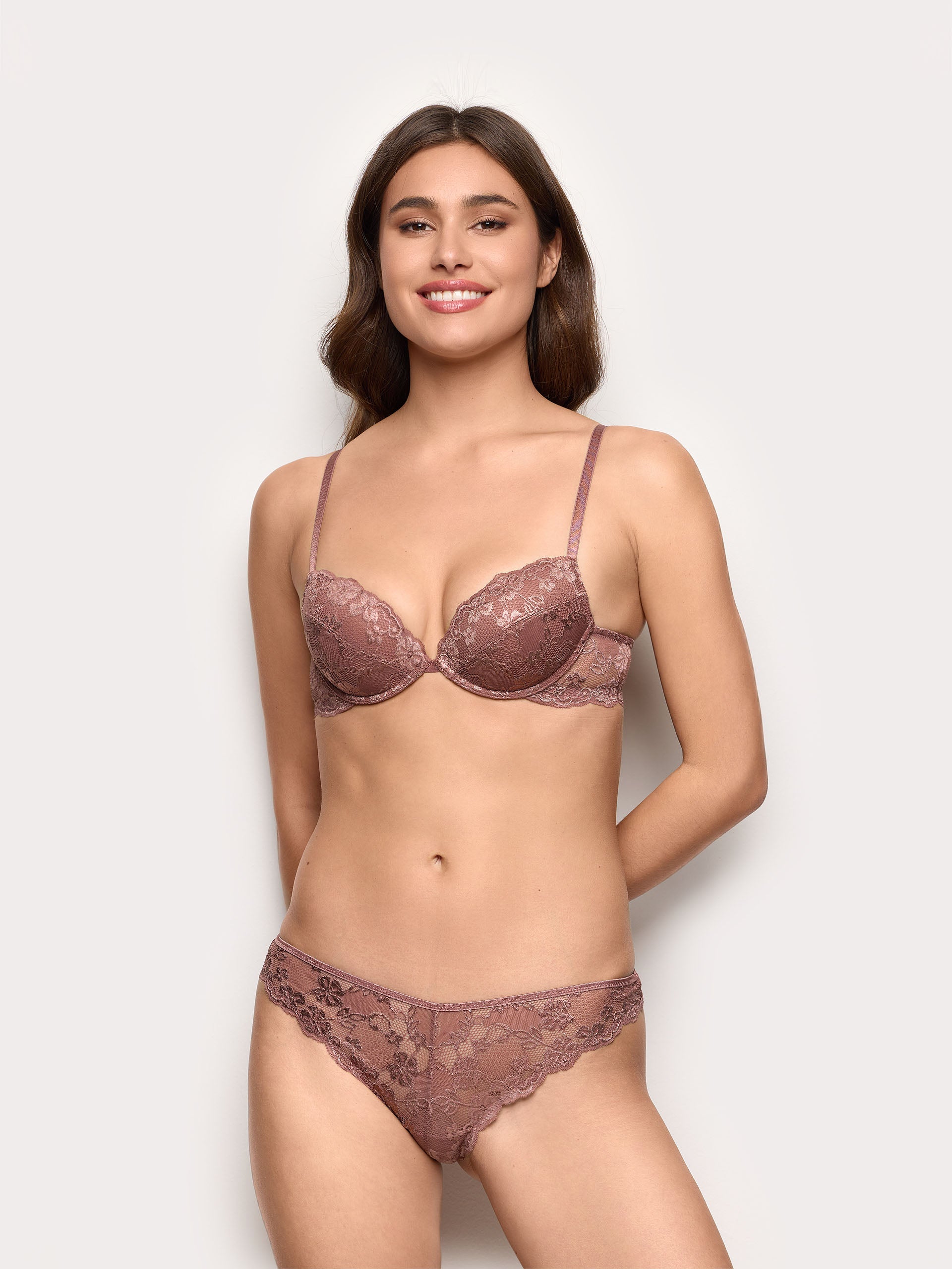 Brasiliana in pizzo laminato - Primula Color